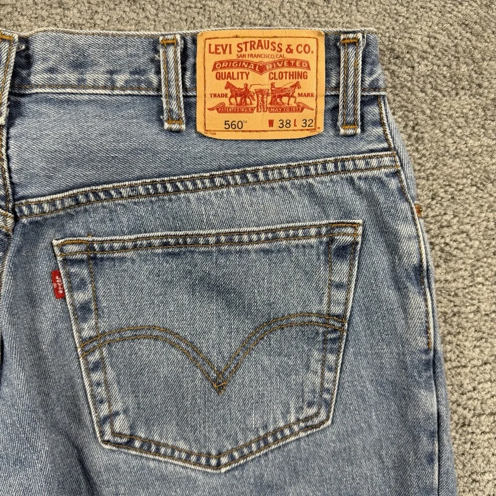 Vintage Levis 560 Comfort Fit Jeans Mens 38x32 Tapered Leg Medium Wash 90s Y2K